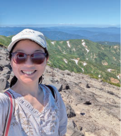 山形県まで足を延ばしてハイキングを満喫する長瀬さん